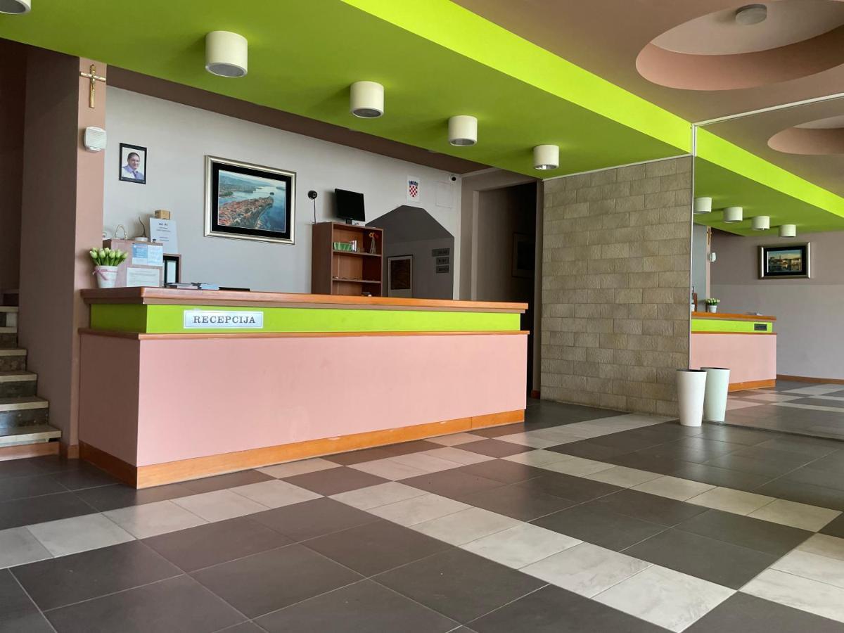 Motel Ljetni Raj Baška Voda Eksteriør billede