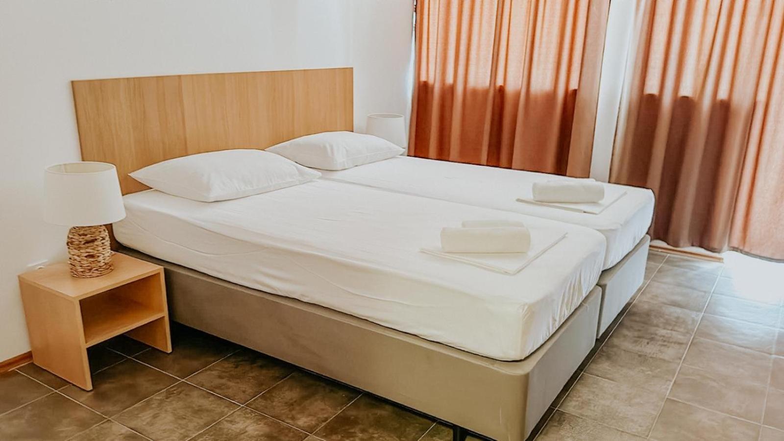 Motel Ljetni Raj Baška Voda Eksteriør billede